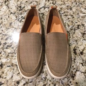 Tommy Bahama size 9 deck shoes